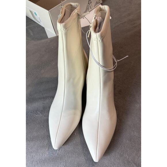 NWT A New Day Women's Stretch Kitten Heel Ankle Boots White Size 8 Spring - Picture 3 of 7